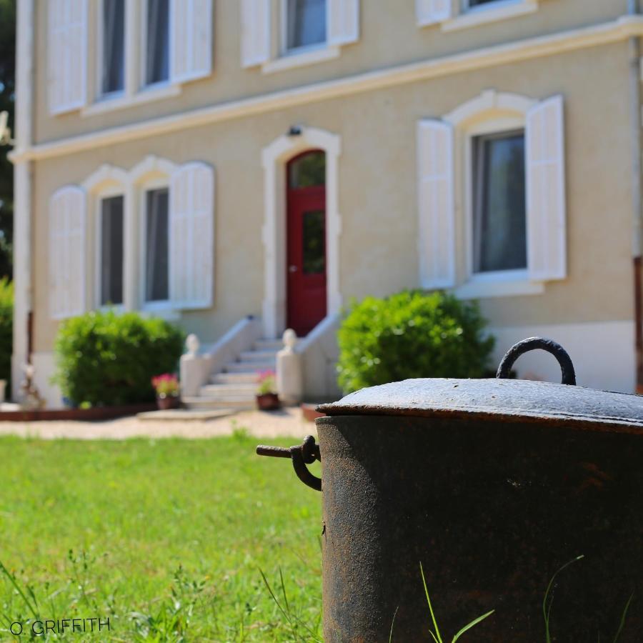 Maebrilu Camargue Provence Bed & Breakfast Salin-de-Giraud Exterior photo